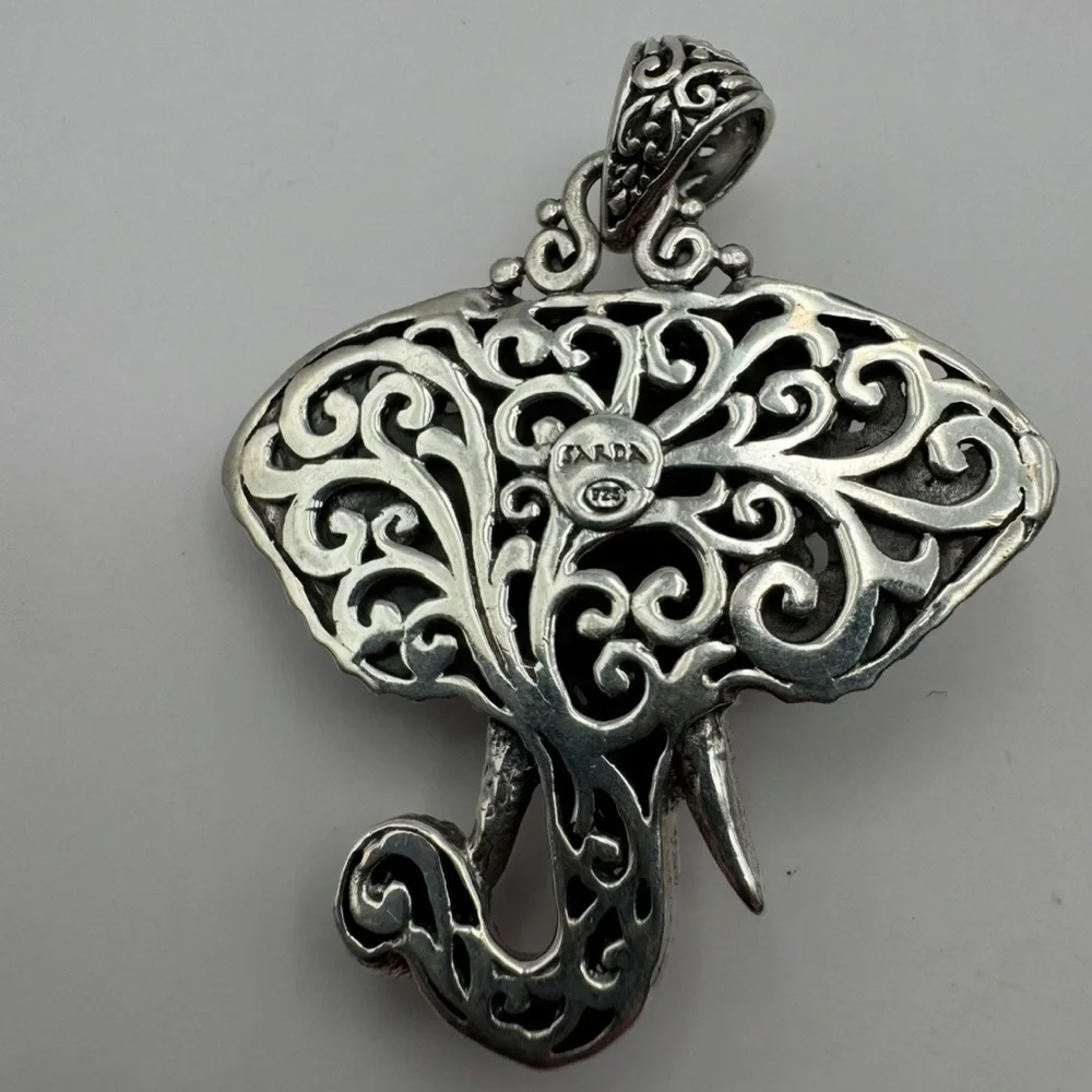 Sarda Bali handcrafted sterling elephant head pendant - Picture 3 of 3